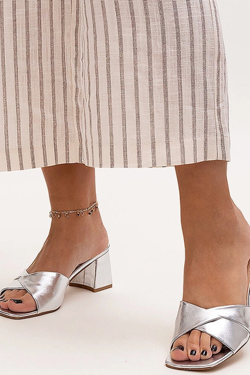 Mules Fanan con tacco alto color argento 2