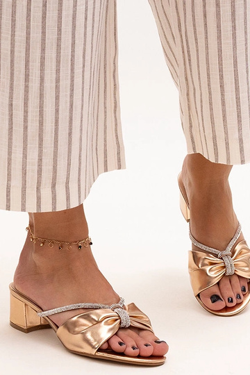 Mules Anbrani con tacco a blocco decorato con zirconi 2