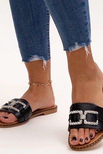 Infradito nere con fibbia...