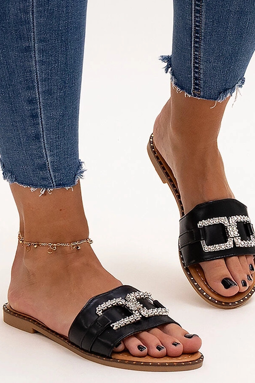 Infradito nere con fibbia decorativa...