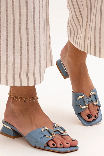 Mules tacco basso con fibbia decorativa Luara 2