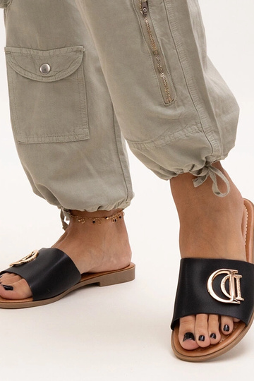 Infradito nere con fibbia...