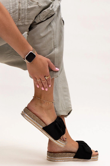 Infradito nere su suola... 2