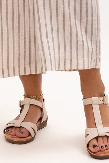 Sandali beige con zeppa...