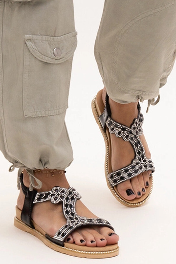 I sandali neri lucidi di... 2