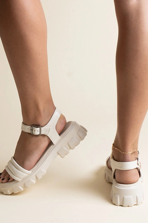 Sandali beige con suola massiccia Meredi