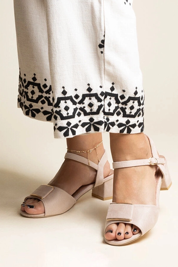 Sandali beige con tacco basso Frederica