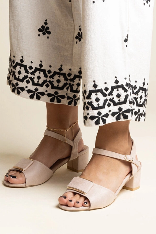 Sandali beige con tacco basso Frederica