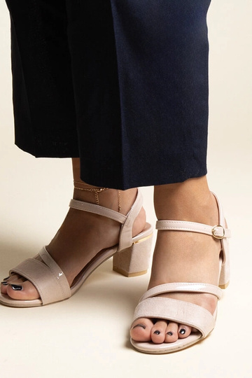 Sandali beige con...