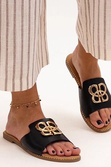 Infradito nere decorate con... 2