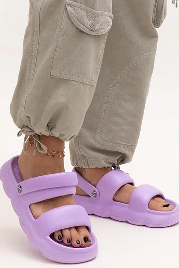 Sandali leggeri in schiuma di un colore uniforme Azewda