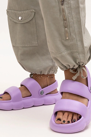 Sandali leggeri in schiuma di un colore uniforme Azewda 2