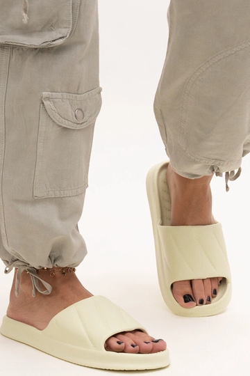 Pantofole in schiuma... 2