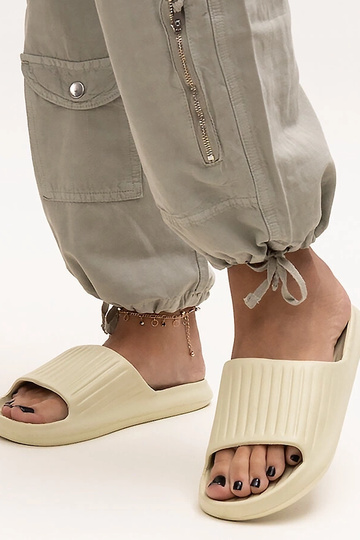 Infradito in schiuma verde...