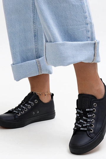 Sneakers in ecopelle nera...