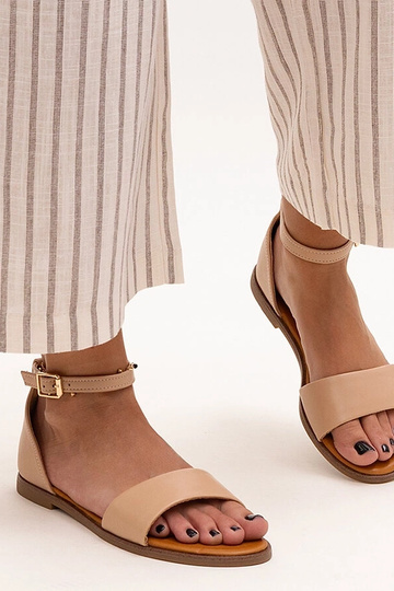 Sandali beige con tallone... 2