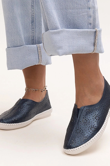 Scarpe traforate in pelle blu navy Bernice