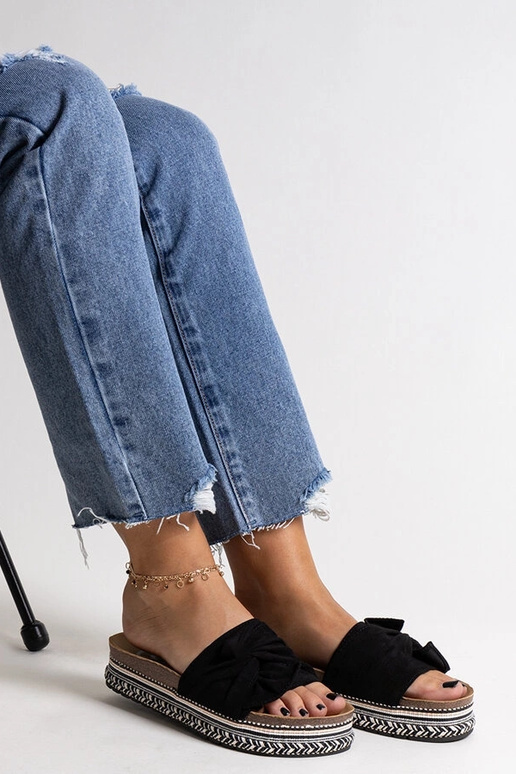 Enormi infradito nere con suola...