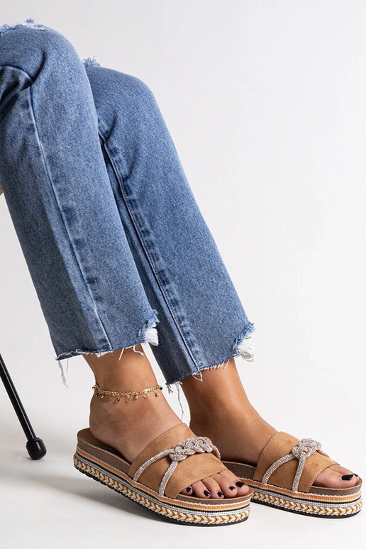 Infradito marroni decorate con...