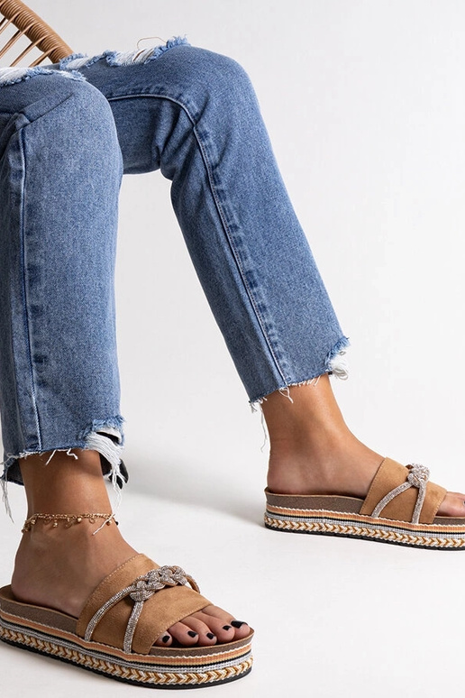 Infradito marroni decorate con...