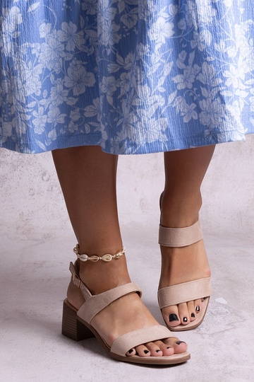 Sandalini beige con tacco a...