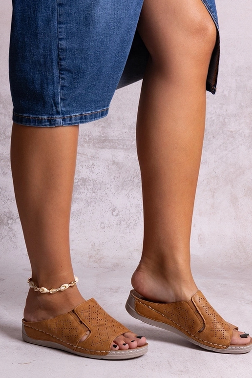 Marouna Brown Scivoli perforati