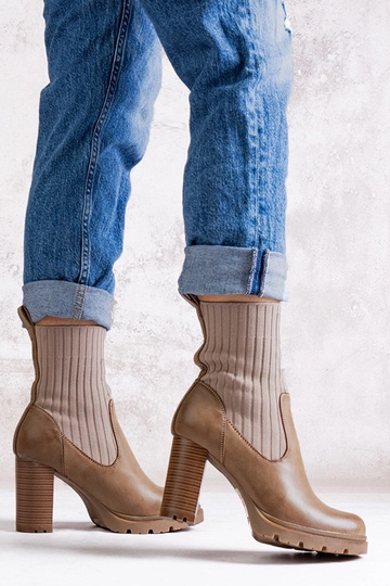 Stivaletti beige scuro con...