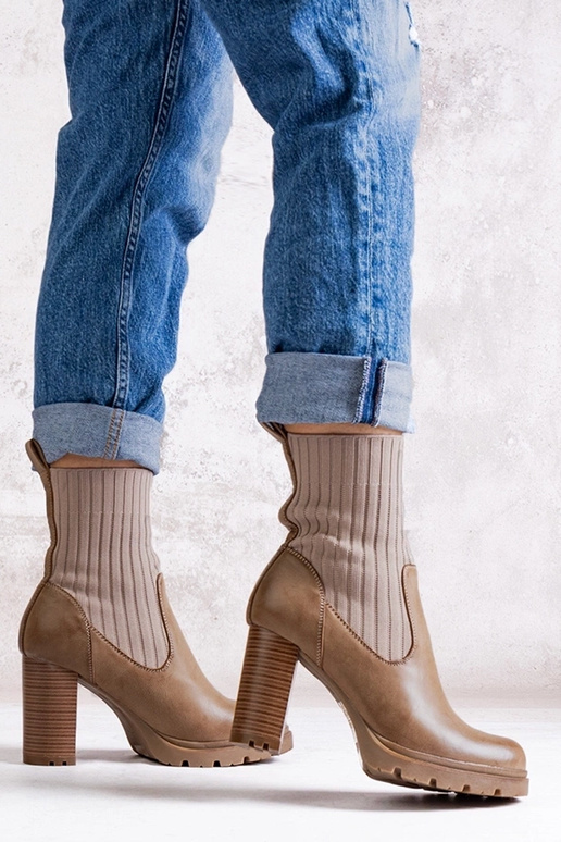 Stivaletti beige scuro con tacco a...