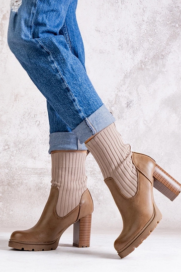 Stivaletti beige scuro con... 2