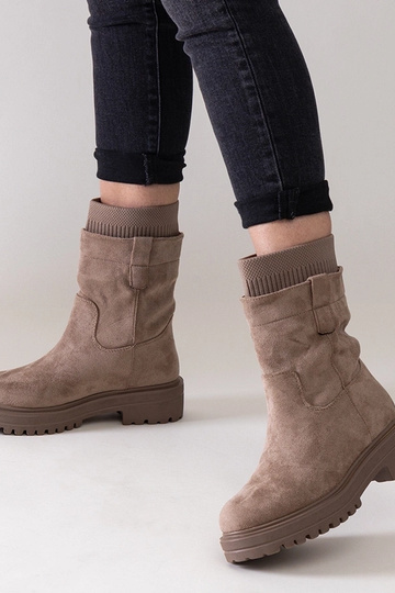 Stivaletti beige slip-on...