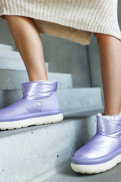Stivali da neve caldi viola sulla...
