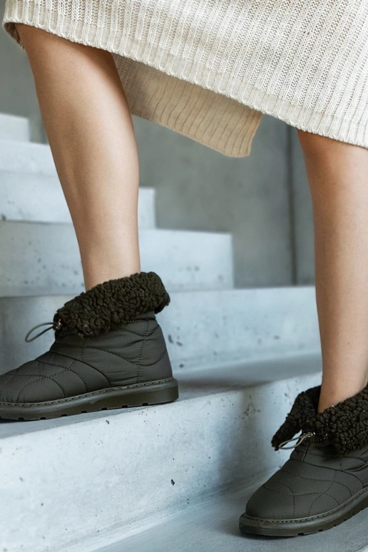 Stivali da neve isolati verdi con...