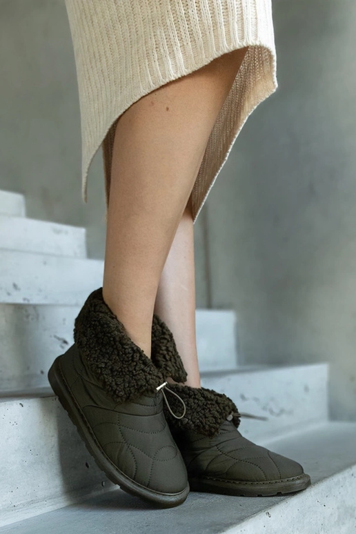 Stivali da neve isolati verdi con...