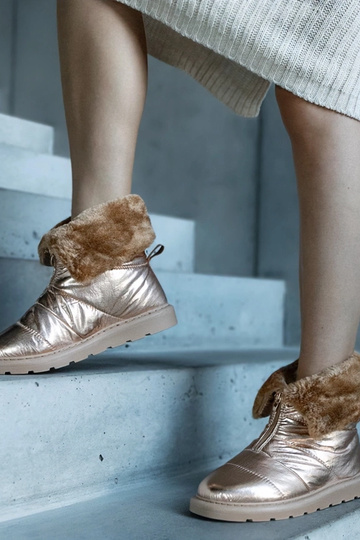 Scarponi dorati imbottiti...