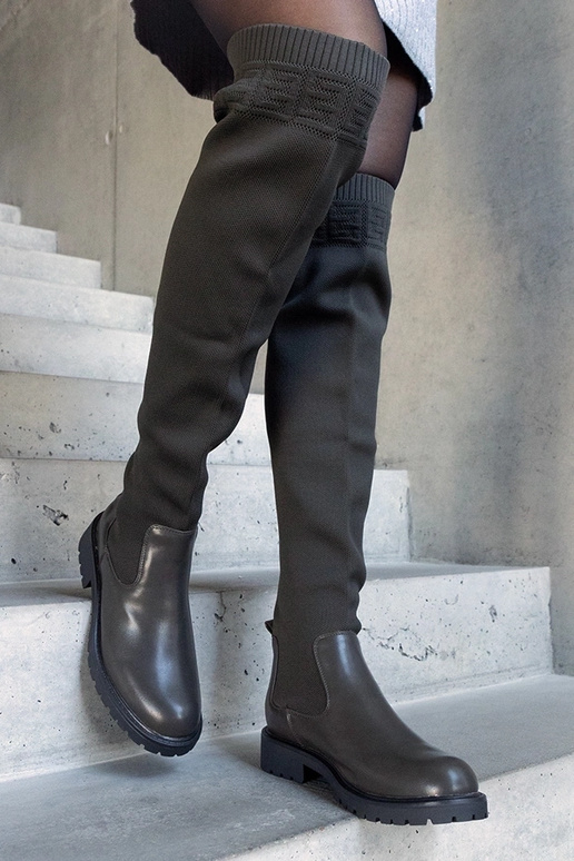 Stivali lunghi con gambale elastico...