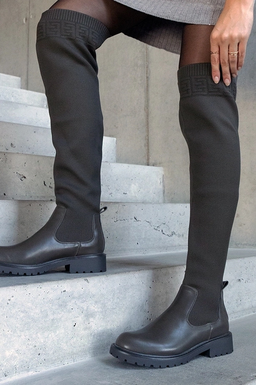 Stivali lunghi con gambale elastico...