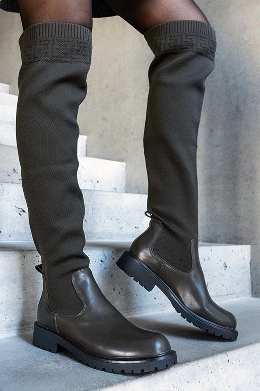 Stivali lunghi con gambale elastico...