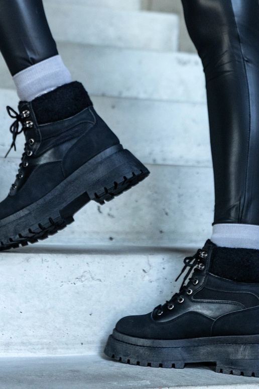 Scarponi da trekking neri con suola...