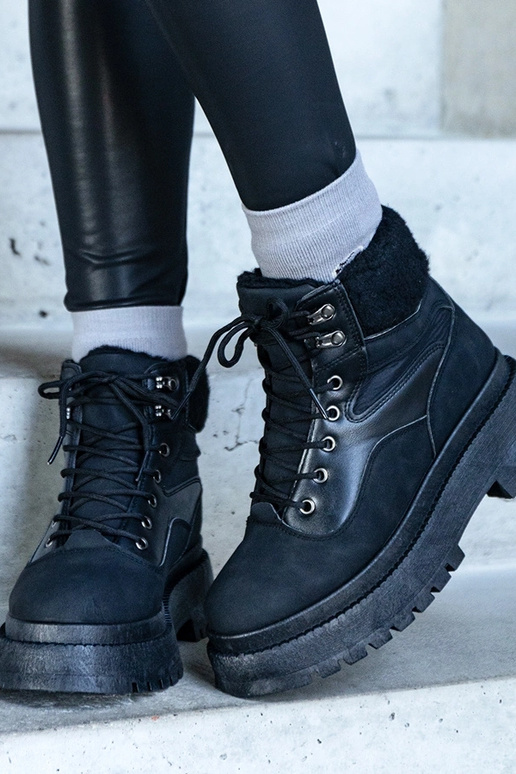 Scarponi da trekking neri con suola...