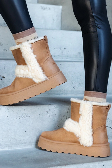 Stivali da neve in eco-suede beige scuro con plateau decorato con pelliccia Peters