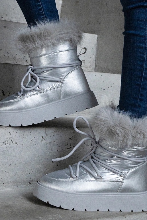 Stivali da neve isolati in argento...