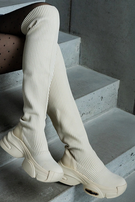 Stivali beige slip-on con tomaia...