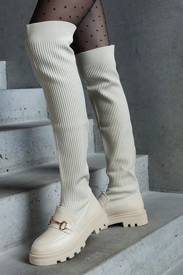 Stivali beige chiaro con tomaia elastica e tacco piatto Vrissa 2
