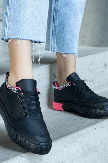 Sneakers nere con catena Thilda 2