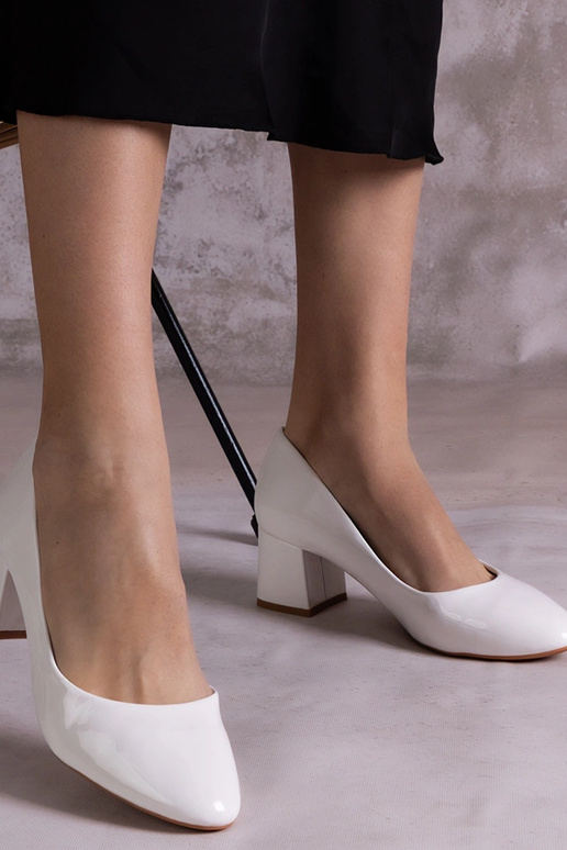 Décolleté Linaka in vernice bianca...