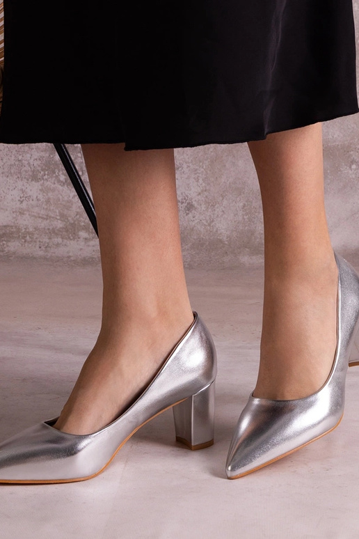 Décolleté argento con tacco a blocco...