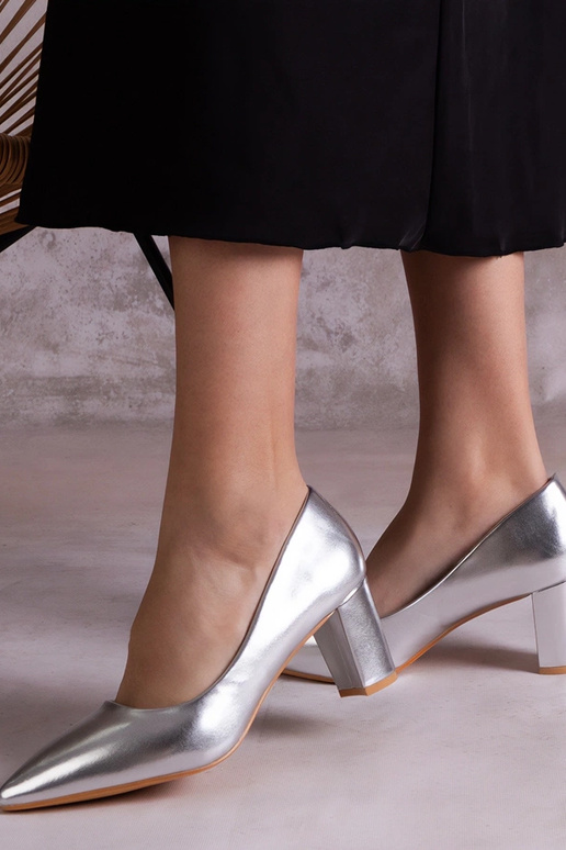 Décolleté argento con tacco a blocco...