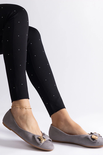 Ballerine grigie decorate con fiocco e spilla Esdras