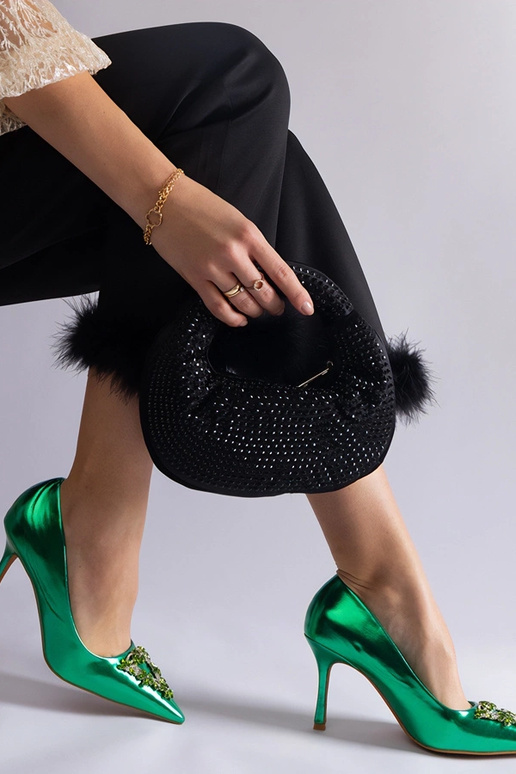 Decolleté in vernice verde decorate...