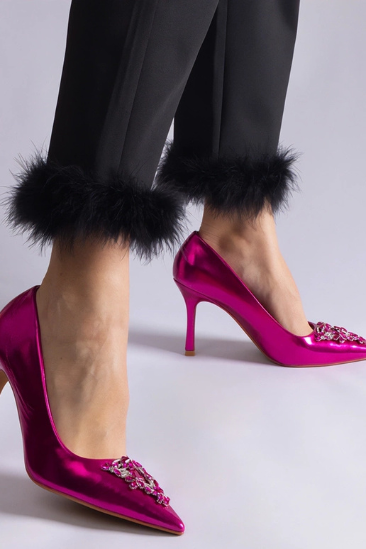 Decolleté in vernice rosa decorate...